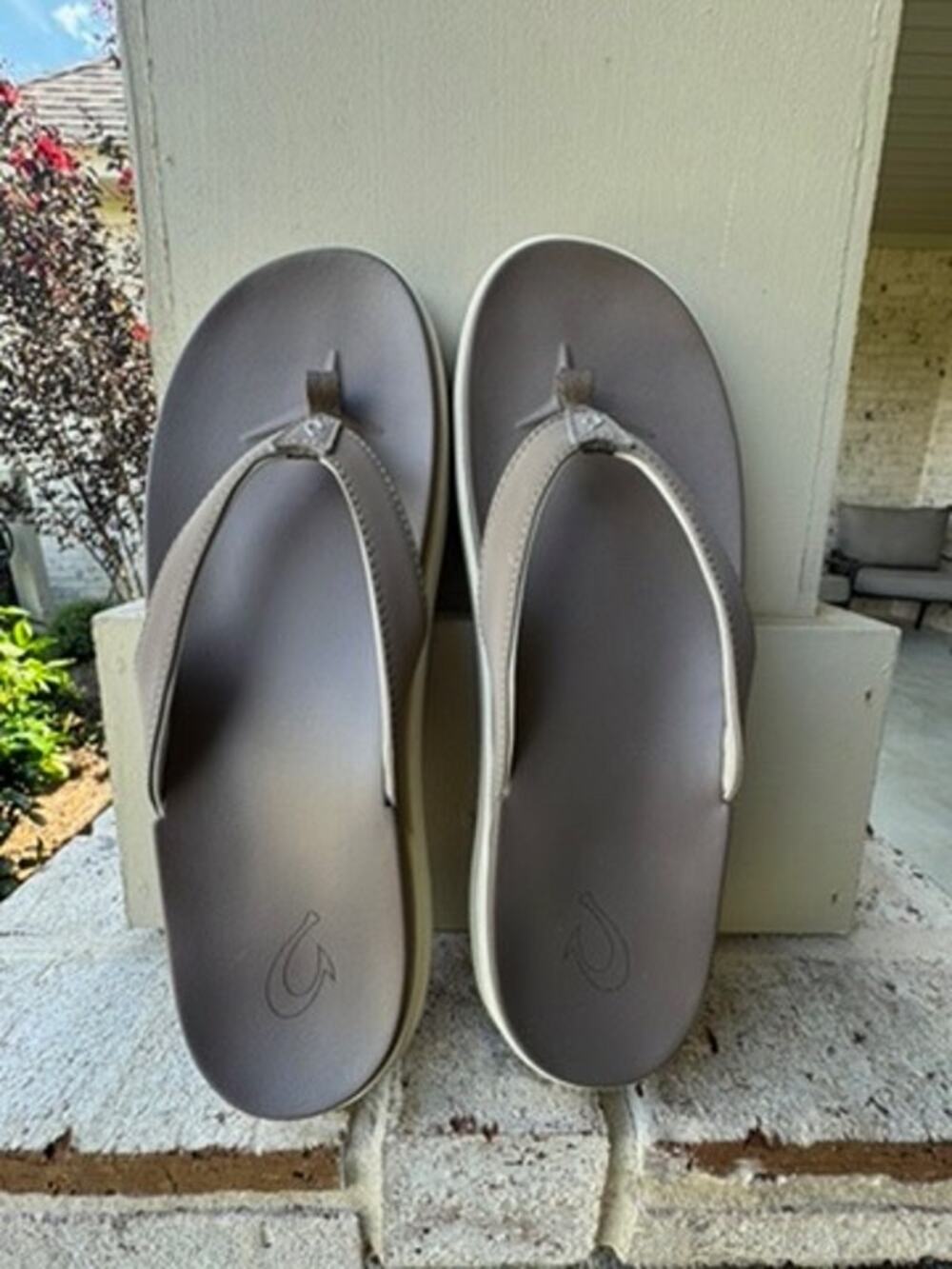 OluKai Style 20445 Nuʻa Piʻo Size W10